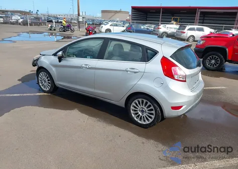 2015 Ford Fiesta Titanium z USA, uszkodzony, nr VIN 3FADP4FJ7FM133662